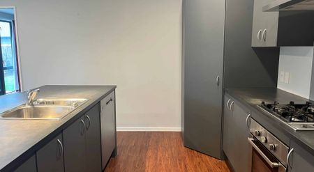 Spacious 3 Bedroom Home - Photo 2