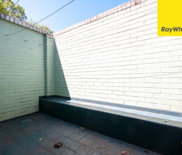 SELF CONTAINED STUDIO APARTMENT IN CONVENIENT LOCATION - Photo 5