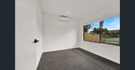 Near New Stylish Townhouse - Photo 3