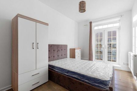 3 bedroom flat to rent - Photo 5