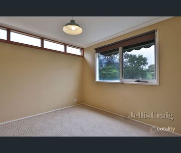1 Golden Grove, Glen Waverley, Vic 3150 - Photo 2