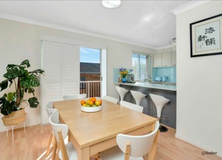 MODERN TWO BEDROOM UNFURNISHED BEACHSIDE APARTMENT - Photo 3