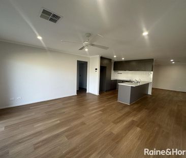 Spacious 3-Bedroom Home in Sought-After Evanston South - Photo 2