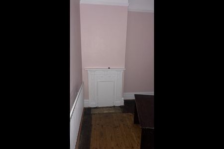 5 Bed Terraced House, Russell Rise, LU1 - Photo 4