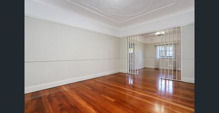 MODERN COTTAGE IN HEART OF PENRITH CBD - Photo 3