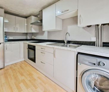 4 bedroom terraced house to rent - Photo 1
