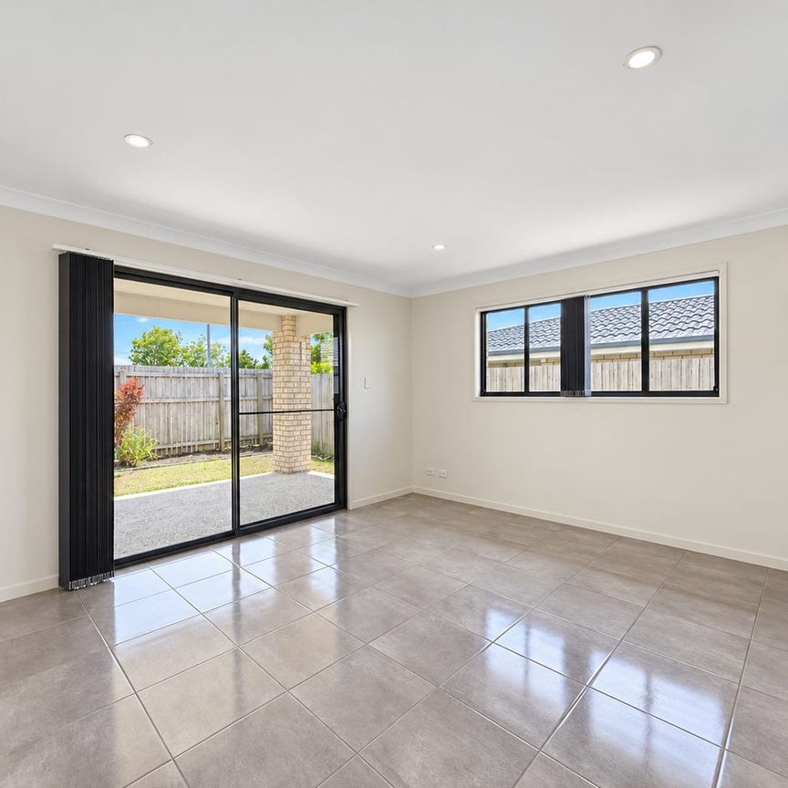 Modern, Spacious Family Home located in Pimpama - Photo 1