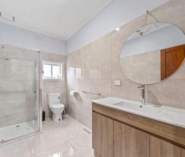 3 Bedroom Home in St Albans - Photo 3