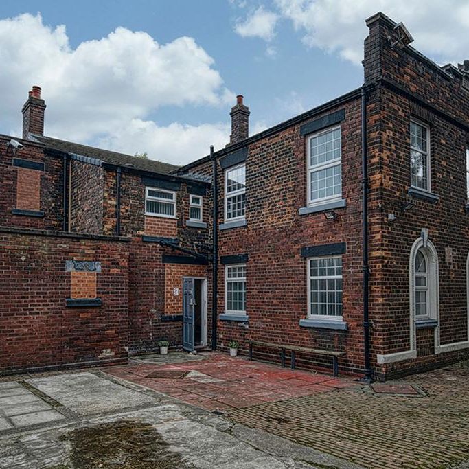 1 bedroom in a house share to rent - Photo 1