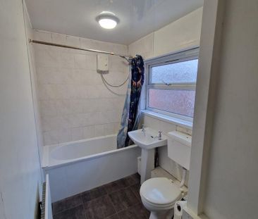 3 bedroom flat to rent - Photo 6