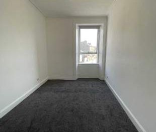 2 bedroom property to rent in Renfrew - Photo 5