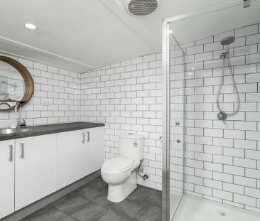 One Bedder in Wingham - Photo 2