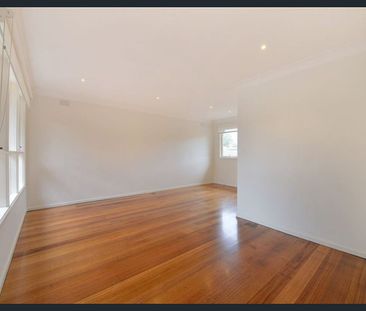 Family Home - beautiful outdoor area ready for summer! - Photo 1