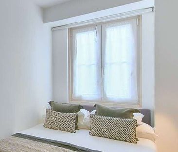 Furnished 1-bedroom apartment for rent in Lapa, Lisbon - Photo 1