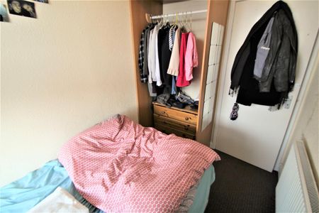 Burley Lodge Road, Hyde Park, LS6 1QP, Leeds - Photo 2