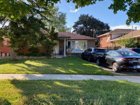 640 Netherton Crescent #Lower - Photo 2