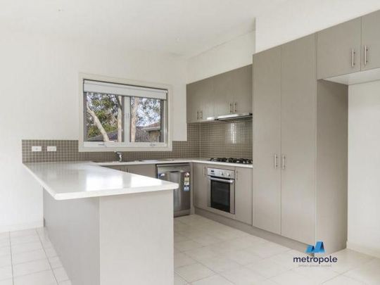 2/268 Lawrence Road, MOUNT WAVERLEY, VIC - Photo 1