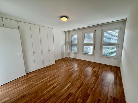 RUHIG, GROSSZÜGIG UND ZENTRAL GELEGEN - Foto 3