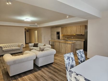 Apartament 4 Camere Spatios si Elegant - Photo 2