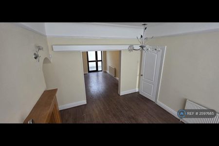 3 bedroom terraced house to rent - Photo 2