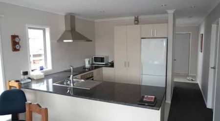 Fantastic modern 4 bedroom home in the lovely suburb of Gulf Harbour - Photo 2