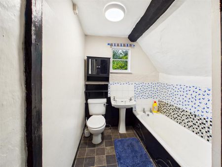 5 bedroom detached house to rent - Photo 3