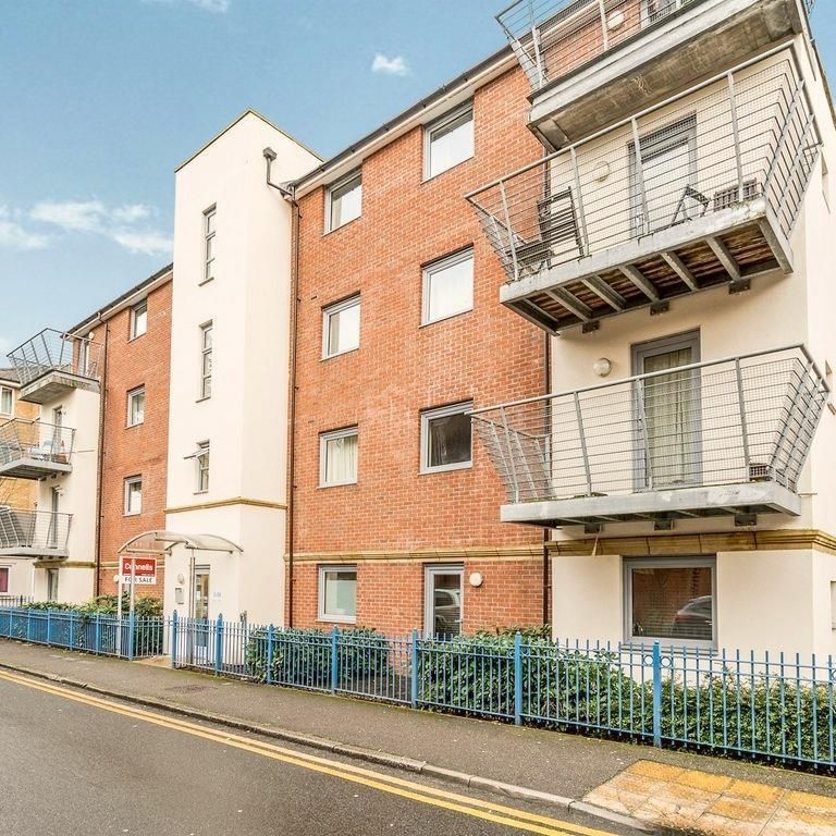 Kings View, West End Road, High Wycombe - Photo 1