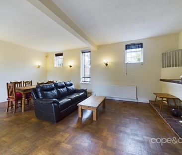 3 bedroom mews to rent - Photo 1