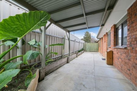 SPACIOUS TWO-BEDROOM UNIT WITH PRIVATE YARD - Photo 5