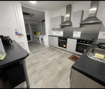 1 bedroom in a house share to rent - Photo 4