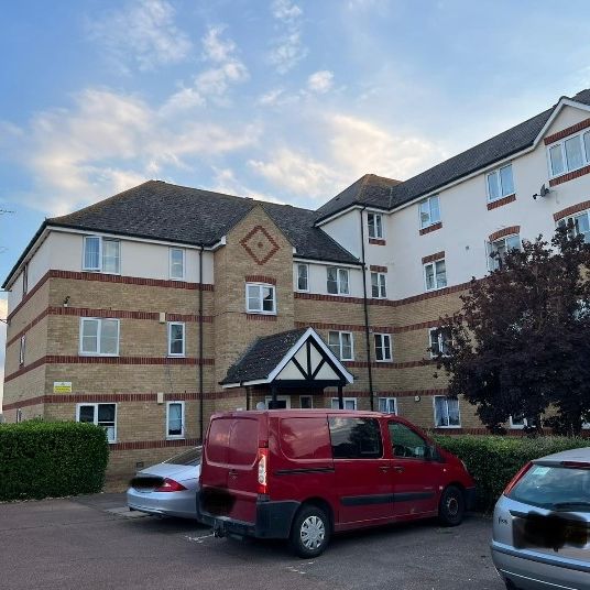 One Bedroom Apartment to Let in Lewes Close, Grays - Photo 1