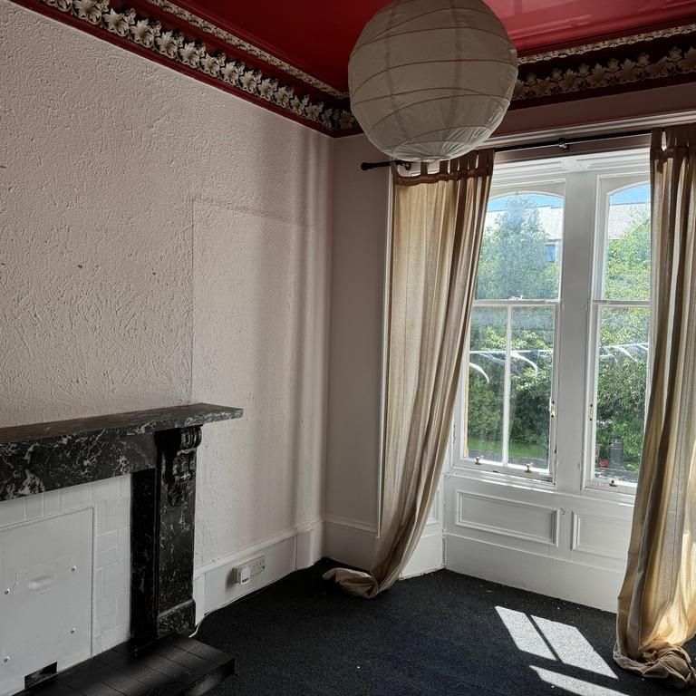 4 bedroom flat to rent - Photo 1