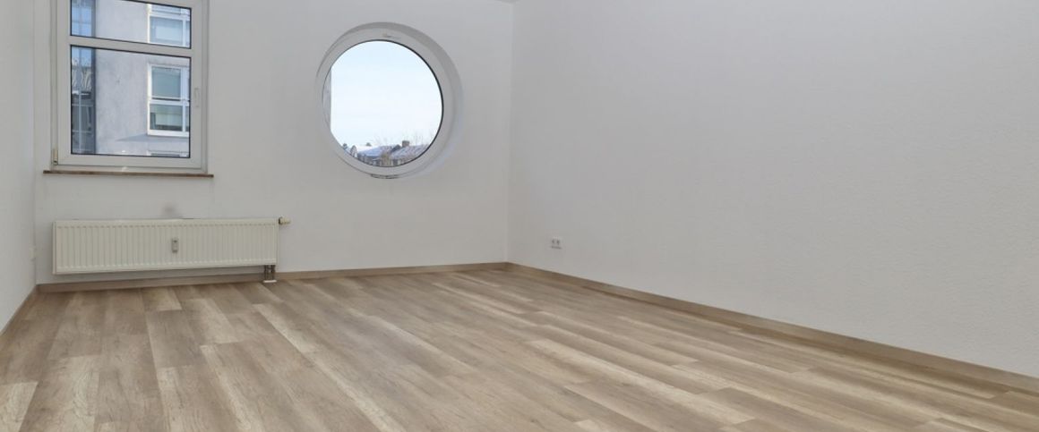 2-Raum Wohnung • Aufzug • individuell • Schloßchemnitz • Einbauküche • bald wieder frei ! - Foto 1