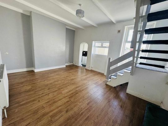 4 bedroom bungalow to rent - Photo 1