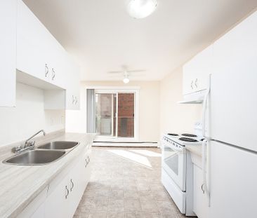 Lyndon Court - Photo 2