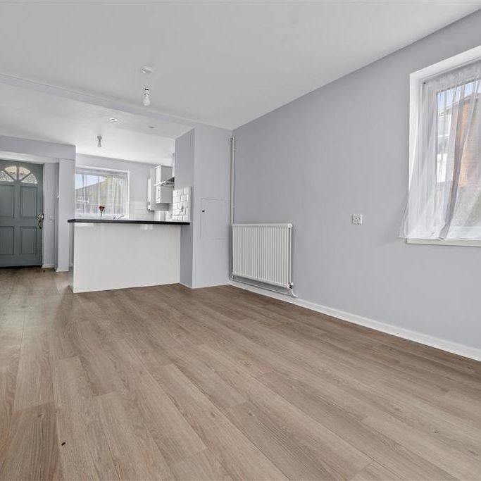 2 bedroom property to rent - Photo 1