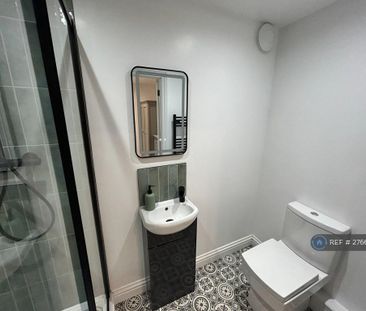 1 bedroom in a house share to rent - Photo 6