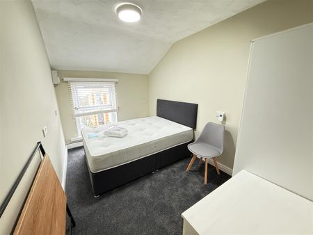 Flat C, 51 Holyhead Road - Photo 3