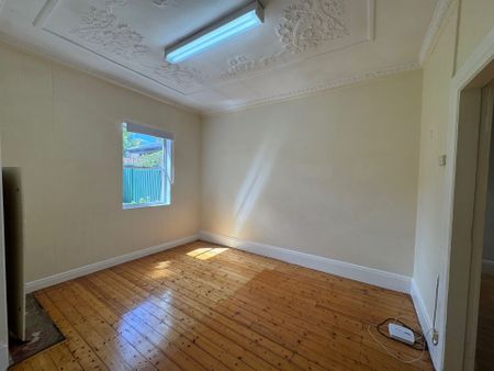 FULL BRICK SEMI HOME - Photo 2