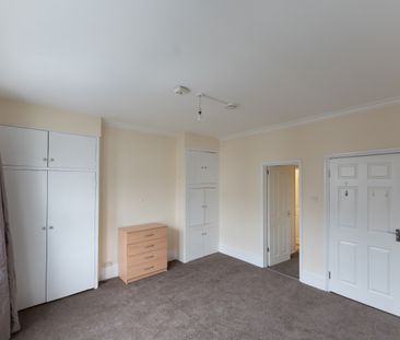 1 bed Studio - To Let - Photo 2
