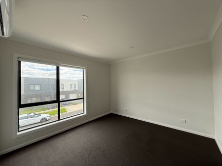 Modern 3-Bedroom Home with 2 Bathrooms and Single Garage - Photo 3