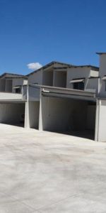 3 Bedroom Furnished Townhouse! - Photo 4