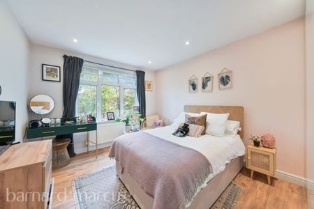 Martin Way, MORDEN - Photo 2