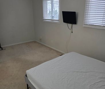 For Lease - 1296 Valerie Crescent, Oakville, Ontario - Photo 5