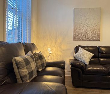 3 bedroom flat to rent - Photo 2