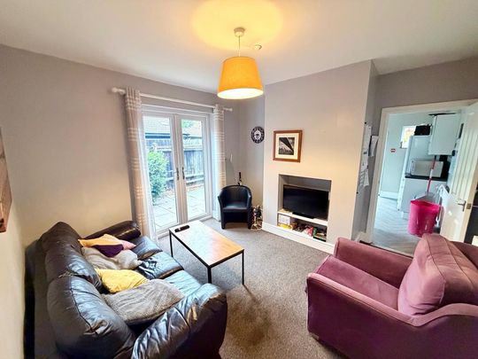 1 bedroom in a house share to rent - Photo 1