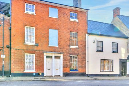 Stunning Quirky 4 Bedroom Terrace - Photo 2