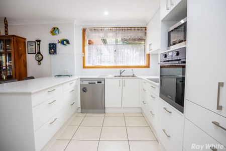 Beautifully Presented & Conveniently Located - Photo 5
