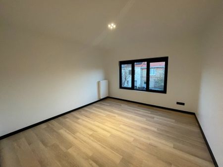 Gerenoveerde woning met tuin vlakbij Wondelgemse Meersen BEZOEKMOMENT VOLZET / VISITING MOMENT FULL - Photo 2