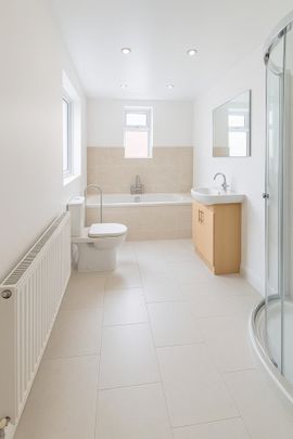 Room in a Shared House, Wandsworth Area, SW8 - Photo 1